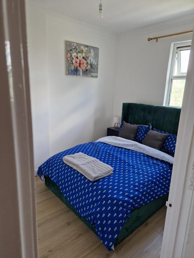 A Lovely One Bedroom In Hither Lane Appartement