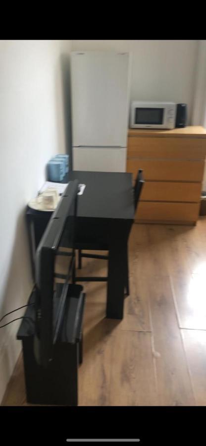 Homestay W13 X Weekly Monthly Discount