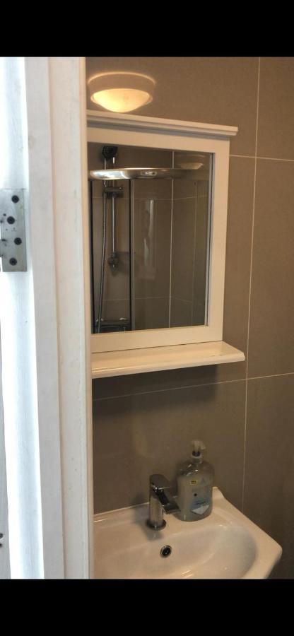 W13 X Weekly Monthly Discount Homestay London