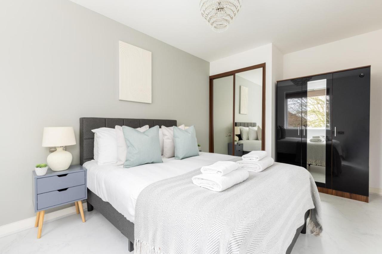 The Islington Apartment *