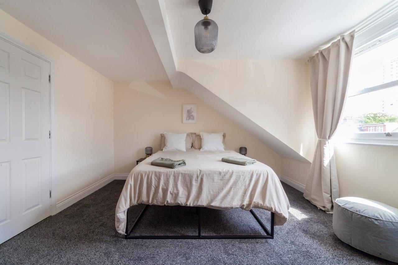 Arte Serviced Stratford - 3 Bedrooms 2 Bathrooms London, Stratford, Maryland, Free Parking, Garden, Weekly Or Monthly - Up To 8 Guests