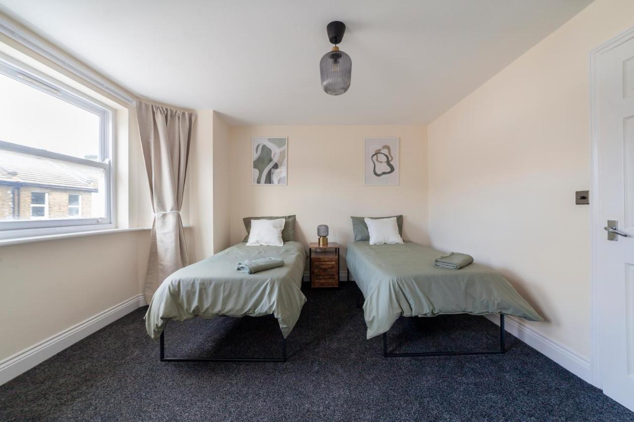 Arte Serviced Stratford - 3 Bedrooms 2 Bathrooms London, Stratford, Maryland, Free Parking, Garden, Weekly Or Monthly - Up To 8 Guests Ferienhaus London