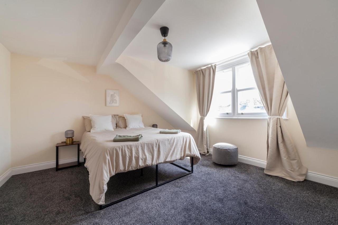 Arte Serviced Stratford - 3 Bedrooms 2 Bathrooms London, Stratford, Maryland, Free Parking, Garden, Weekly Or Monthly - Up To 8 Guests London