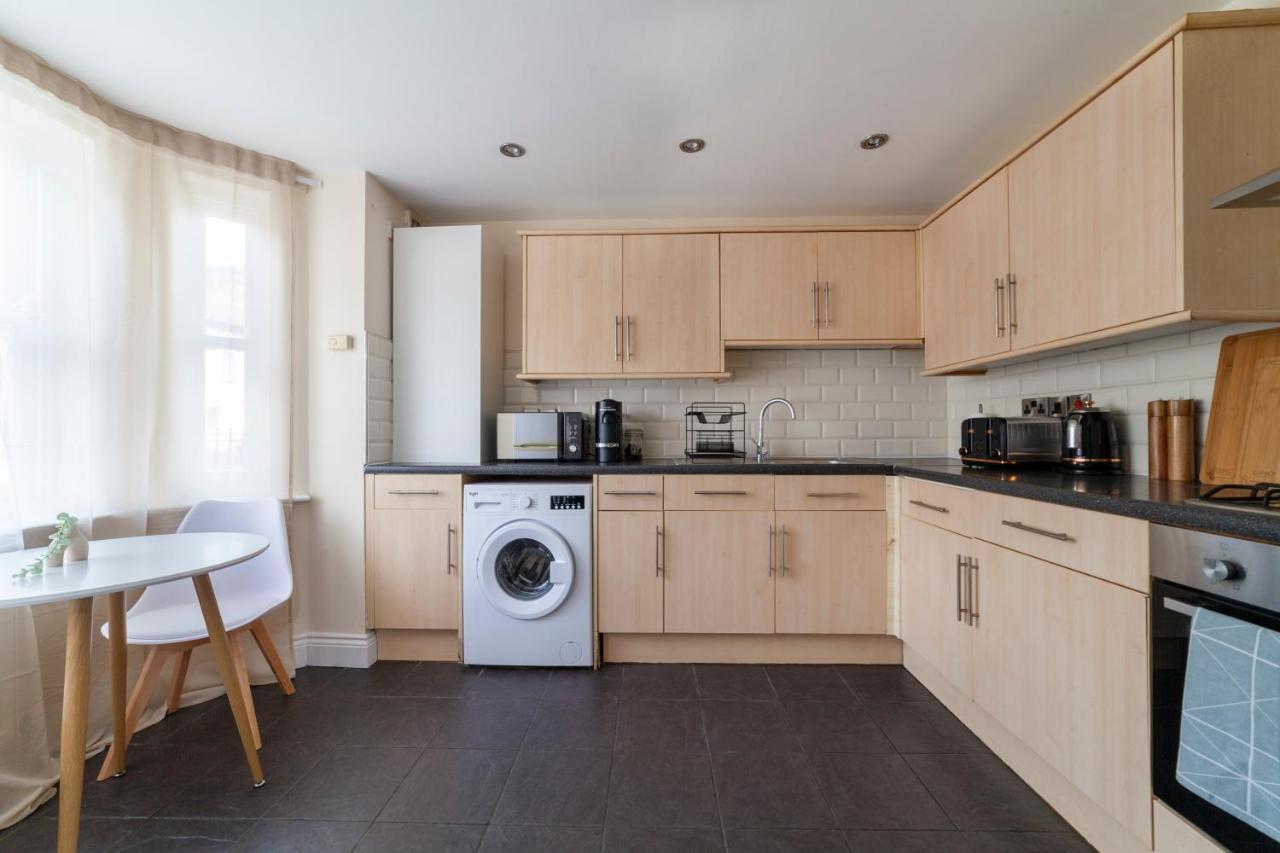 Arte Serviced Stratford - 3 Bedrooms 2 Bathrooms London, Stratford, Maryland, Free Parking, Garden, Weekly Or Monthly - Up To 8 Guests Ferienhaus *