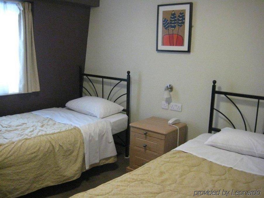 Oyo Golders 3*