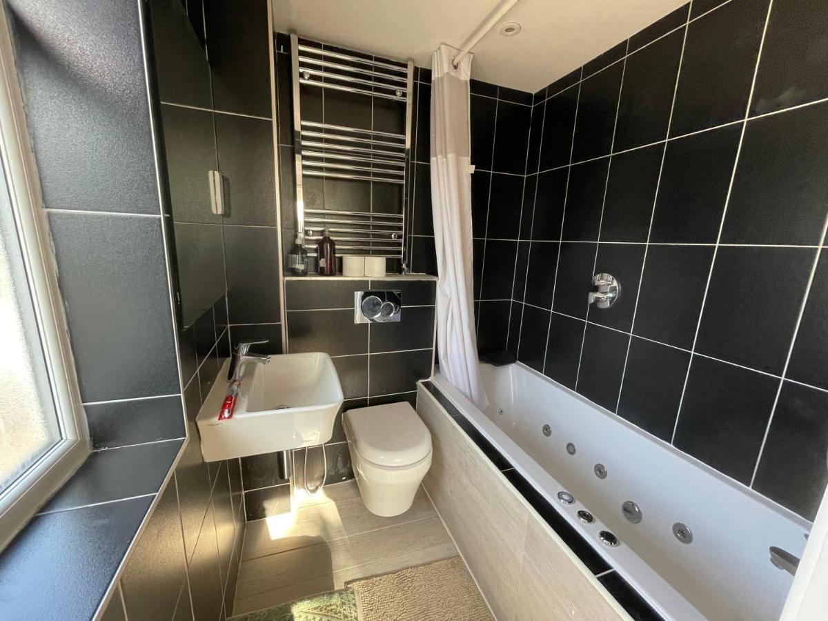 Villa Luxury 4 Bedroom House With 4 Bathrooms - Elizabeth Line & Acton Stations At Walking Distance