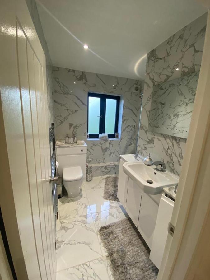 Twin/king Private Bedrooms In Beautiful Homestay With Private Parking London