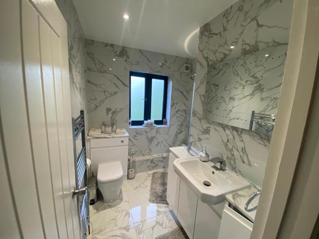 Twin/king Private Bedrooms In Beautiful Homestay With Private Parking * London
