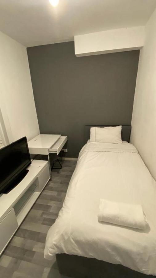 Apartment Snug Kingsize Bedroom Flat In