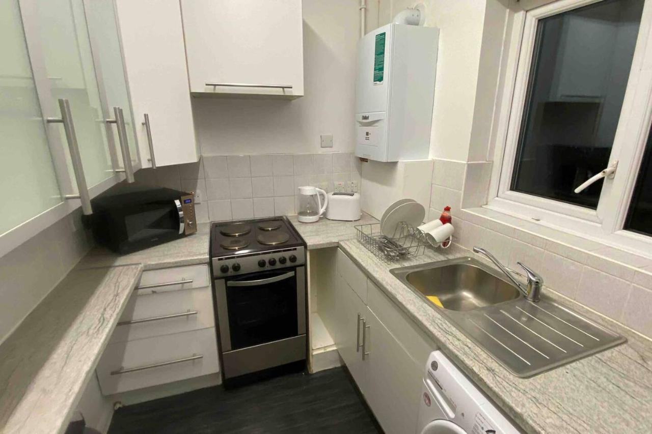 Apartment Snug Kingsize Bedroom Flat In