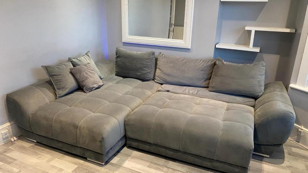 Double And Single Bedrooms In Flat * Londen