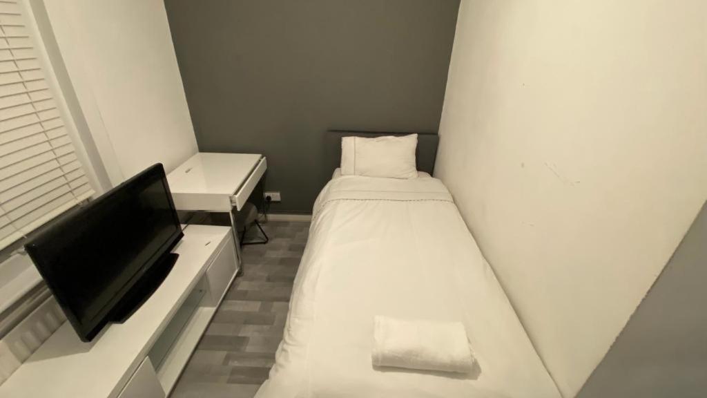 Snug Kingsize Bedroom Flat In * London