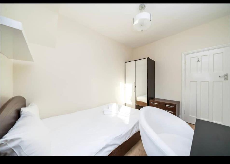 Immaculate Spacious 3 Bedrooms Flat Wembley Park