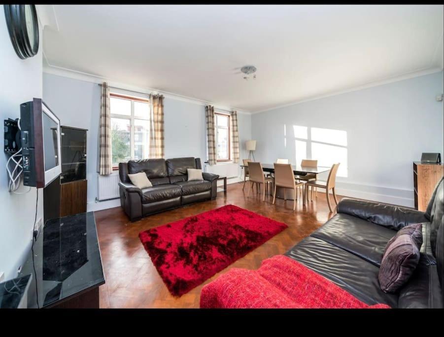 Immaculate Spacious 3 Bedrooms Flat Wembley Park Apartment London