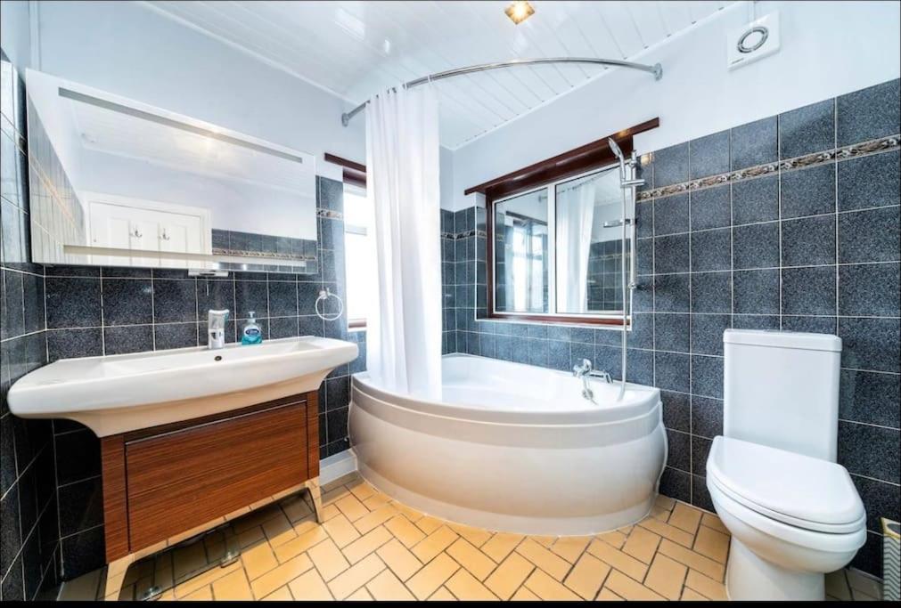 Immaculate Spacious 3 Bedrooms Flat Wembley Park
