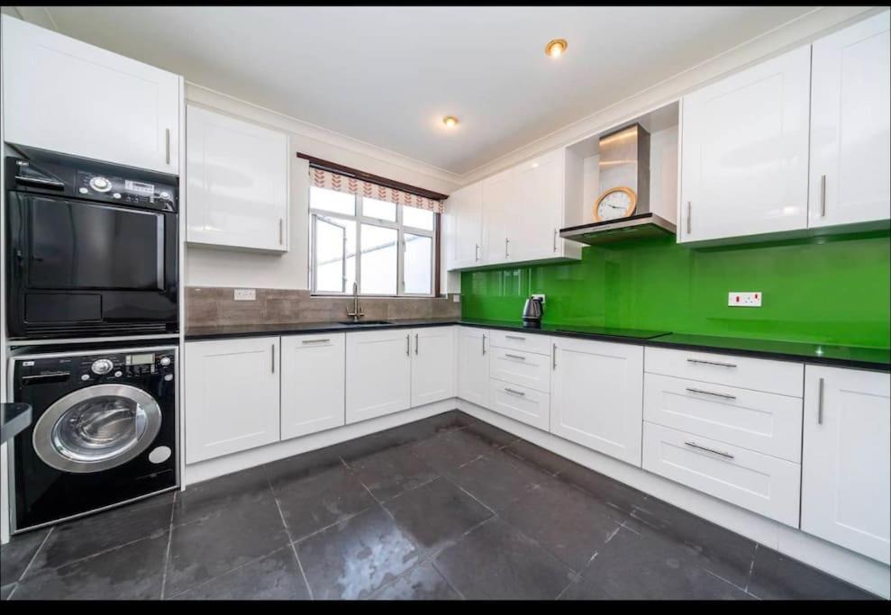 Immaculate Spacious 3 Bedrooms Flat Wembley Park London
