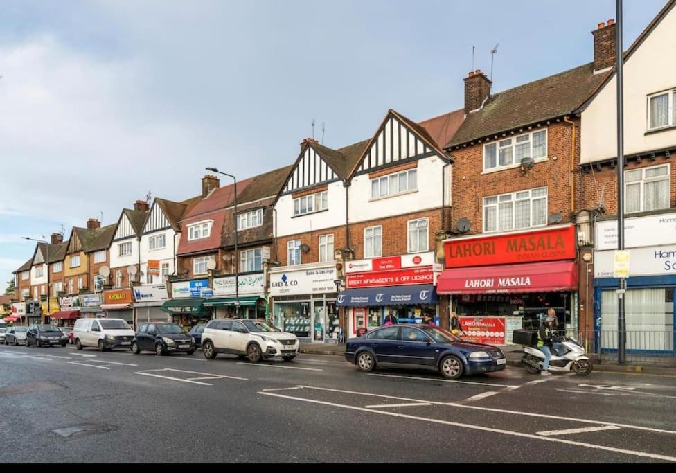 Immaculate Spacious 3 Bedrooms Flat Wembley Park *