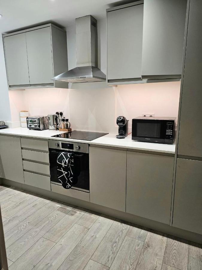 C2, Spacious 2 Bedroom Flat In Wembley Londres