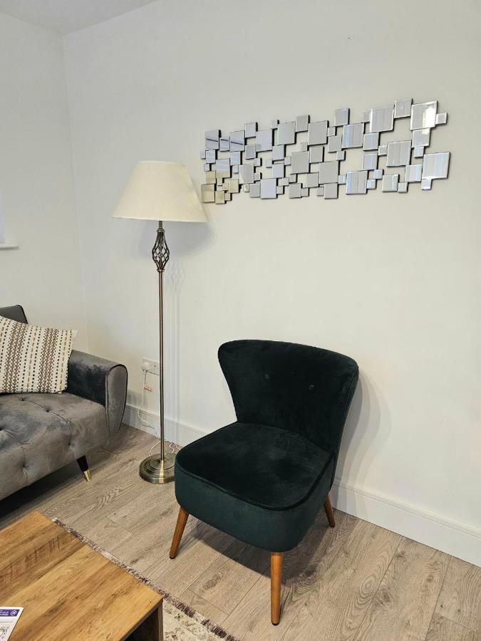 C2, Spacious 2 Bedroom Flat In Wembley * Londres