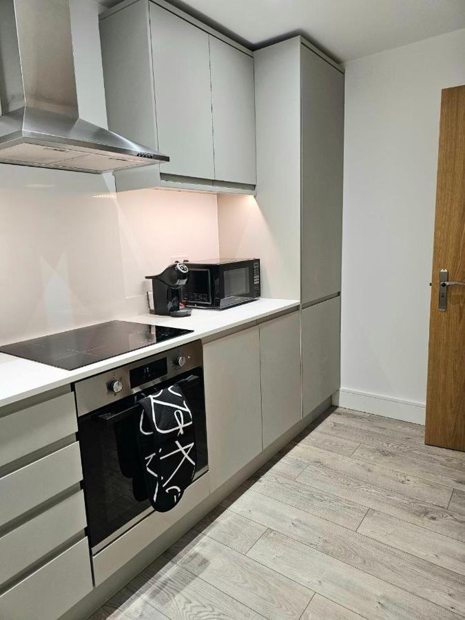 C2, Spacious 2 Bedroom Flat In Wembley Apartamento Londres