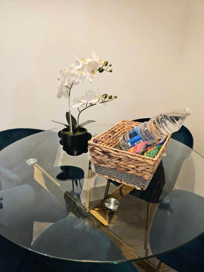 C2, Spacious 2 Bedroom Flat In Wembley Apartamento *