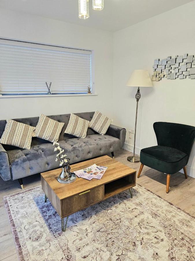 C2, Spacious 2 Bedroom Flat In Wembley Apartamento