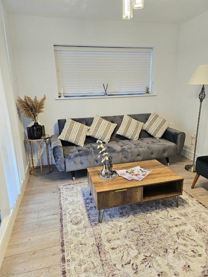 C2, Spacious 2 Bedroom Flat In Wembley Apartamento *