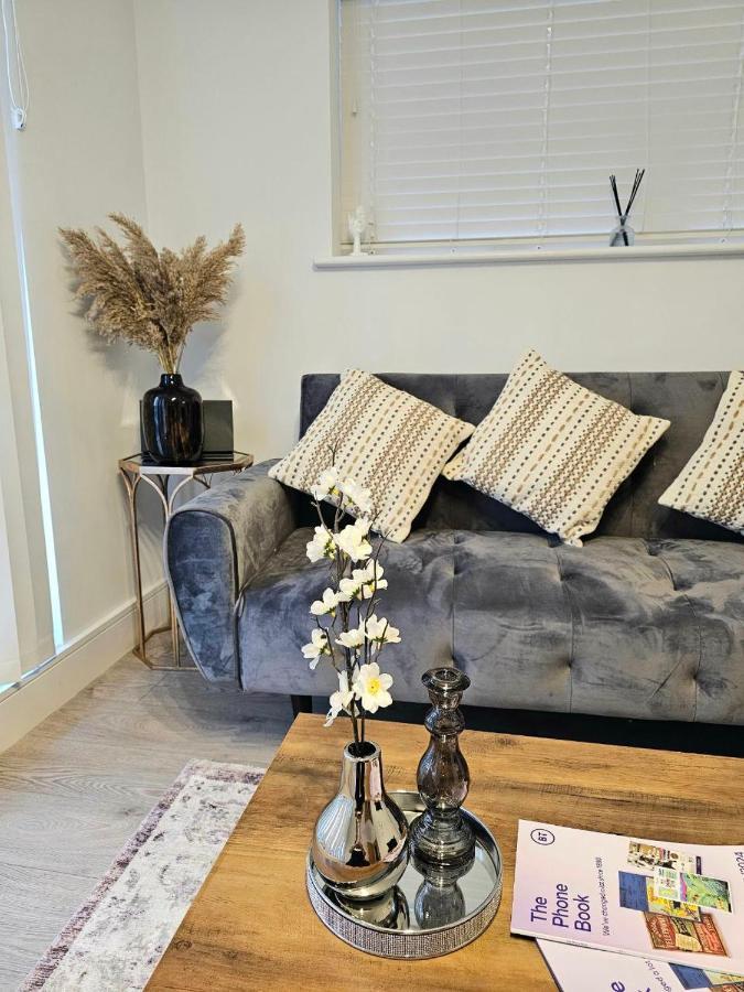 C2, Spacious 2 Bedroom Flat In Wembley Apartamento