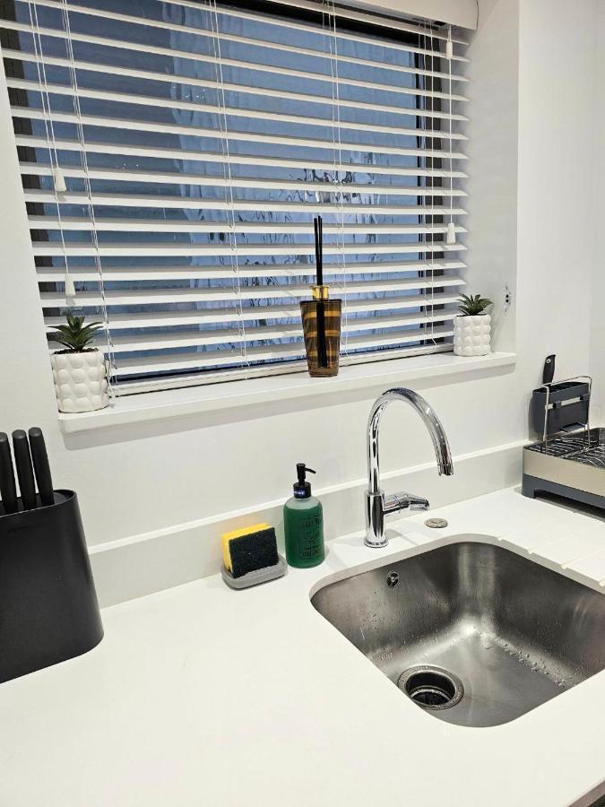 C2, Spacious 2 Bedroom Flat In Wembley Londres