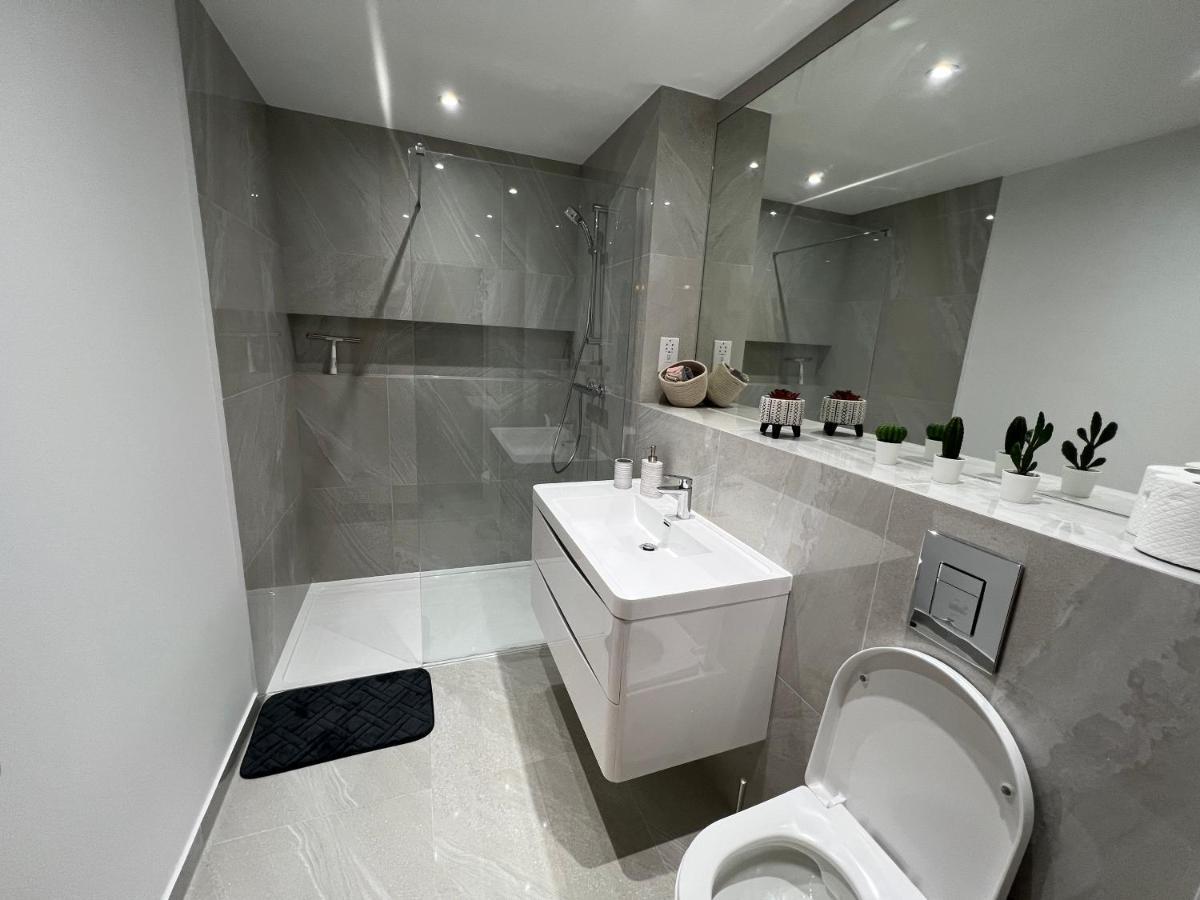 C5, Spacious 3 Bedroom Flat In Wembley