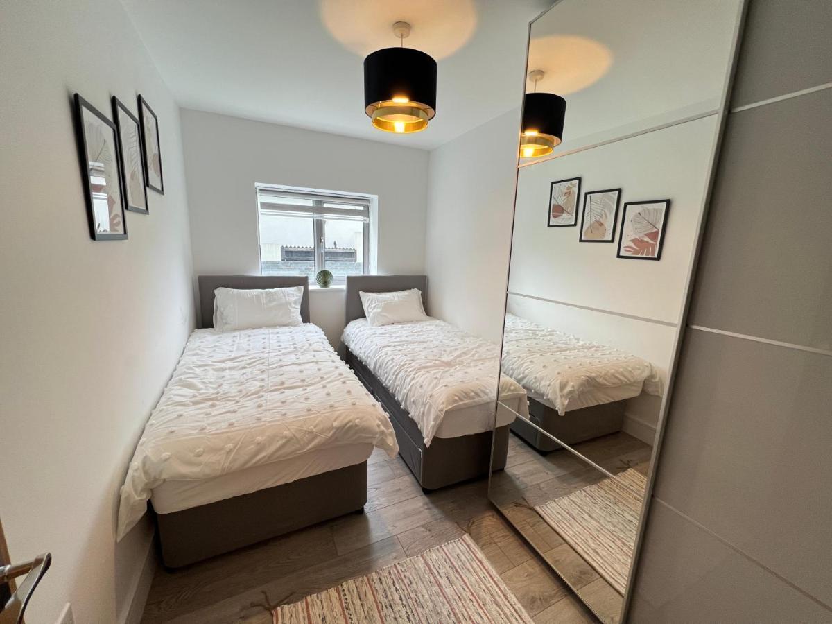 C5, Spacious 3 Bedroom Flat In Wembley * London