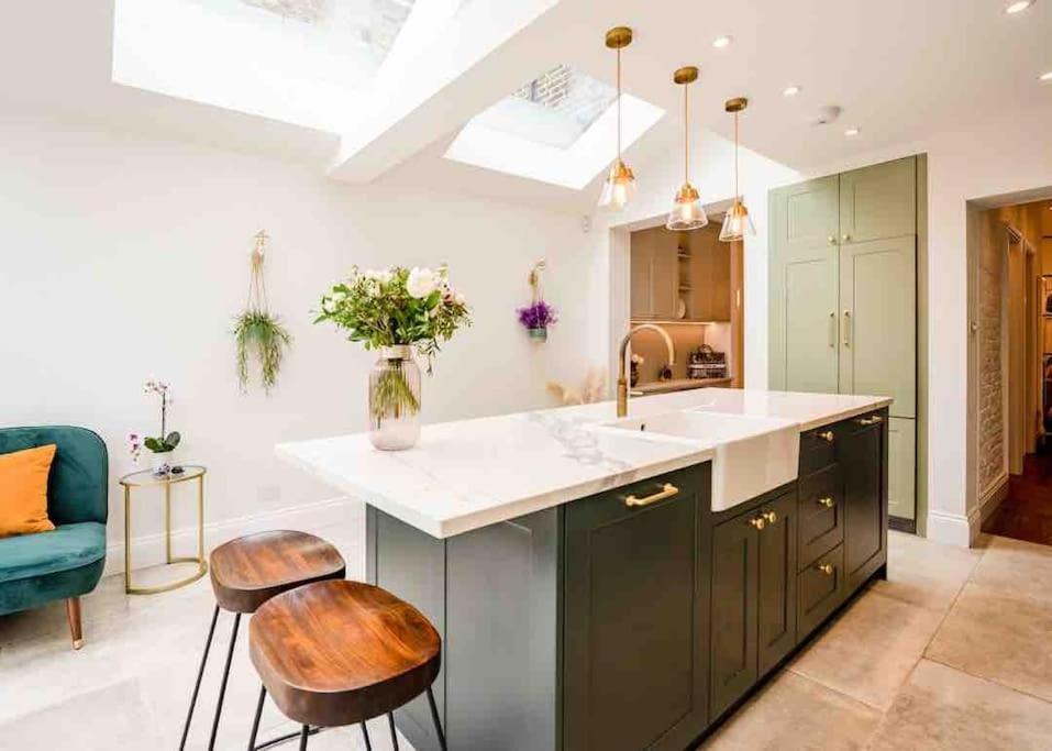 Whole House, Ensuite & Garden, 3 Bedrooms * Londen