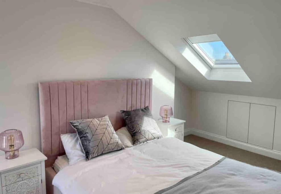 Whole House, Ensuite & Garden, 3 Bedrooms Londen