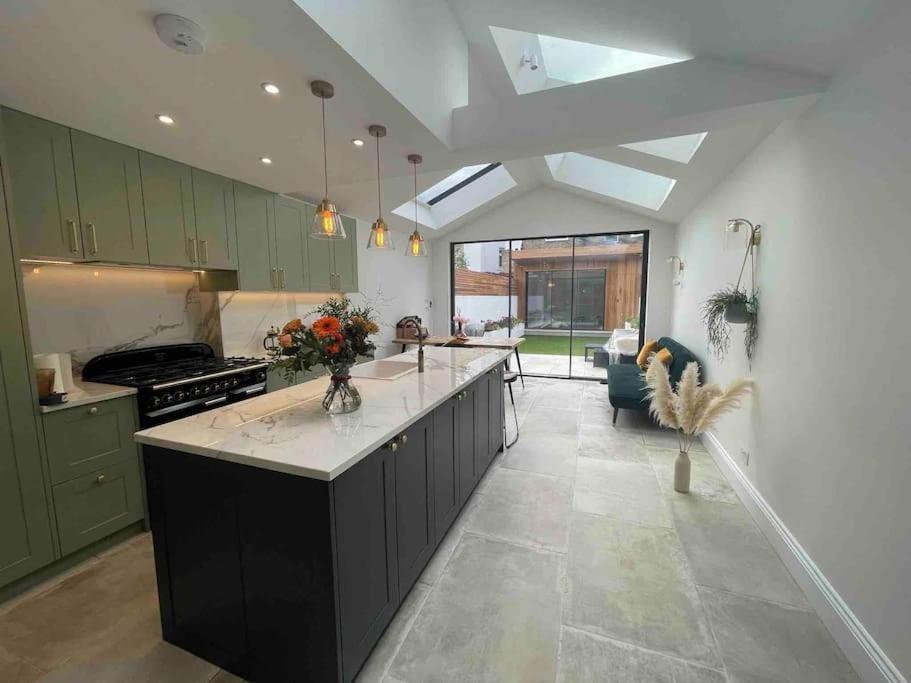 Vakantiehuis Whole House, Ensuite & Garden, 3 Bedrooms Londen