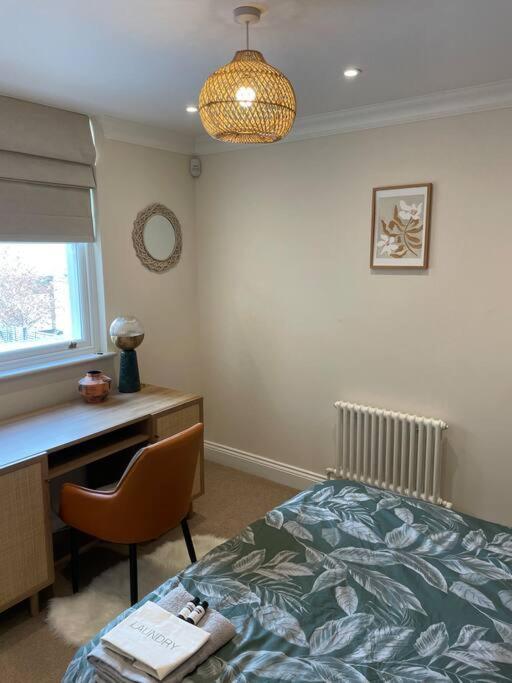 Whole House, Ensuite & Garden, 3 Bedrooms Vakantiehuis