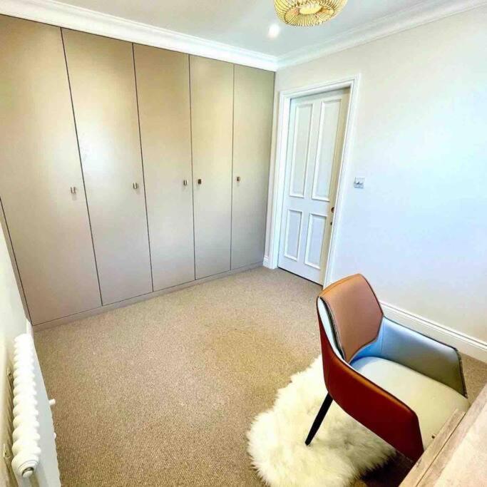 Whole House, Ensuite & Garden, 3 Bedrooms * Londen