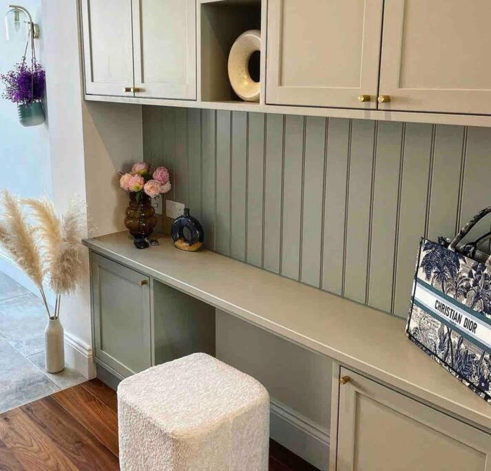 Whole House, Ensuite & Garden, 3 Bedrooms Londen