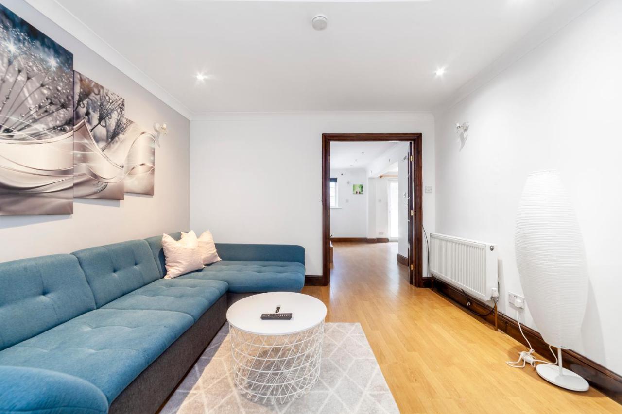 Bright 1 Bedroom Wpatio, Next To Westfield Centre Appartement