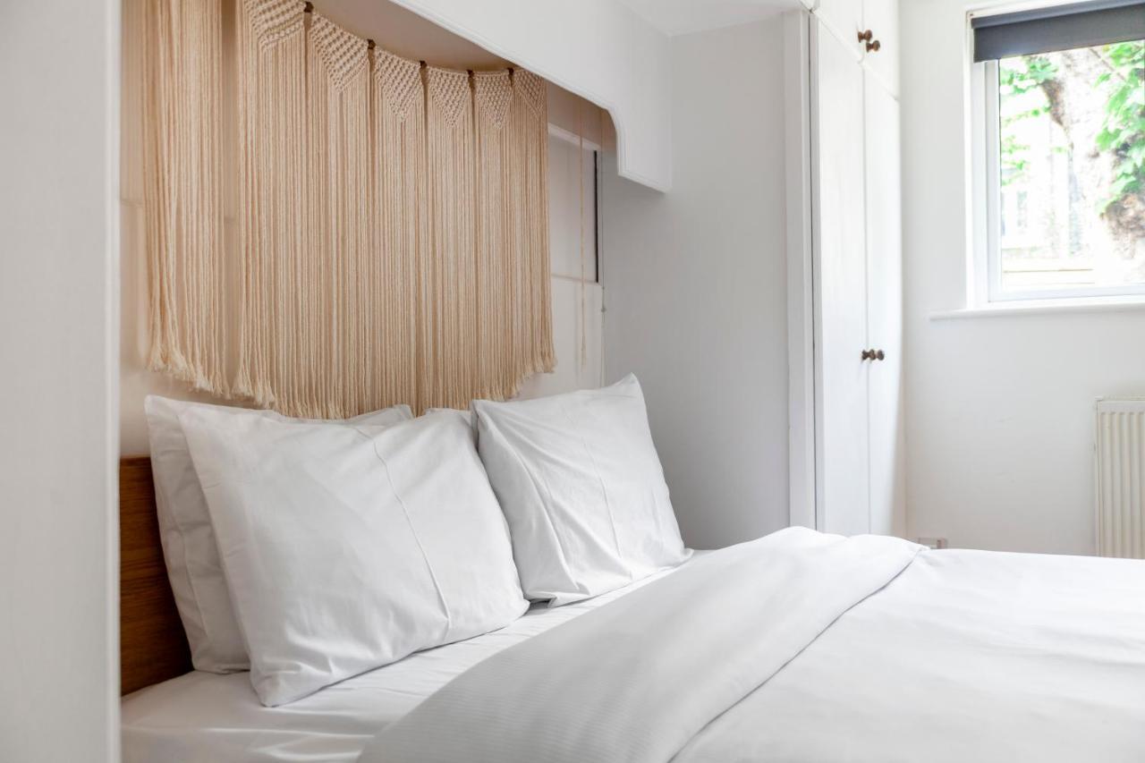 Bright 1 Bedroom Wpatio, Next To Westfield Centre *