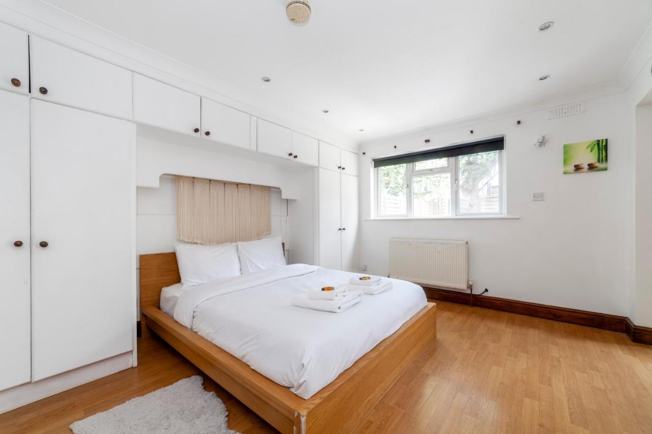 Bright 1 Bedroom Wpatio, Next To Westfield Centre * Londen