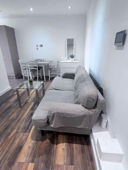 Apartment Flat 3, 417 Fulham, 2 Bedroom, 1 Bathroom Flat London