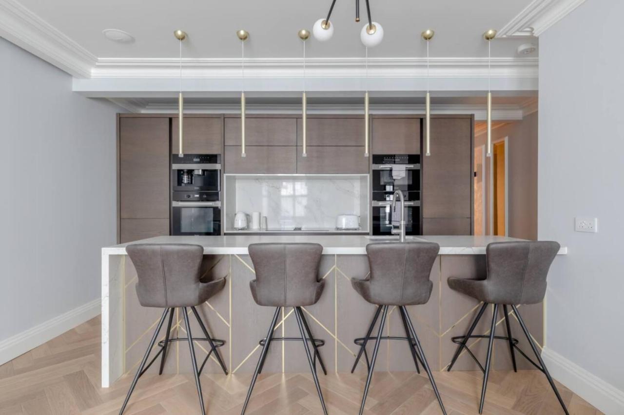 Apartment Beautifully Refurbished 2bd Flat - Earl's Court! *
