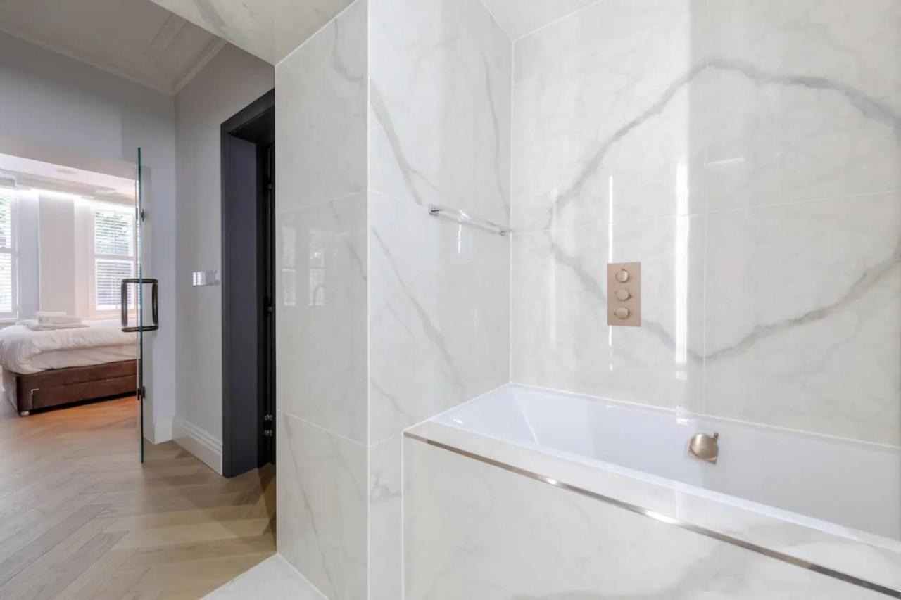 Apartment Beautifully Refurbished 2bd Flat - Earl's Court!