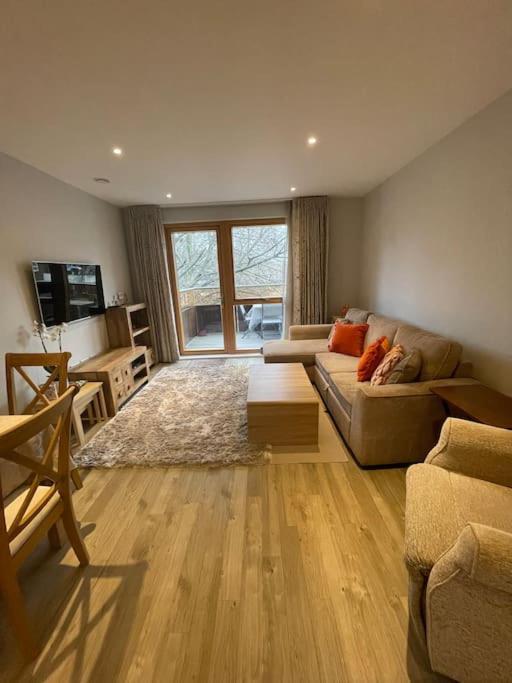 2 Bedroom Acton Apartment London