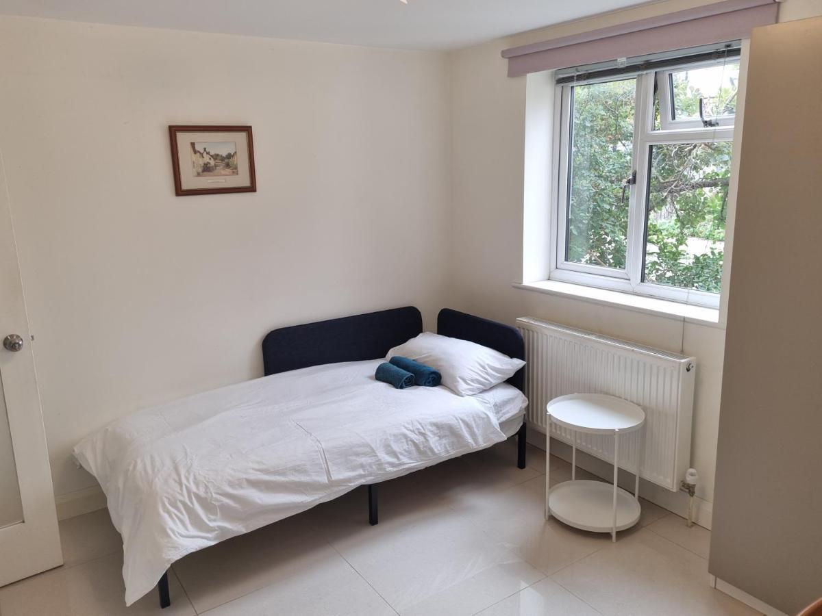 Pensión Single With En-suite Shower In Zone 1 Londres