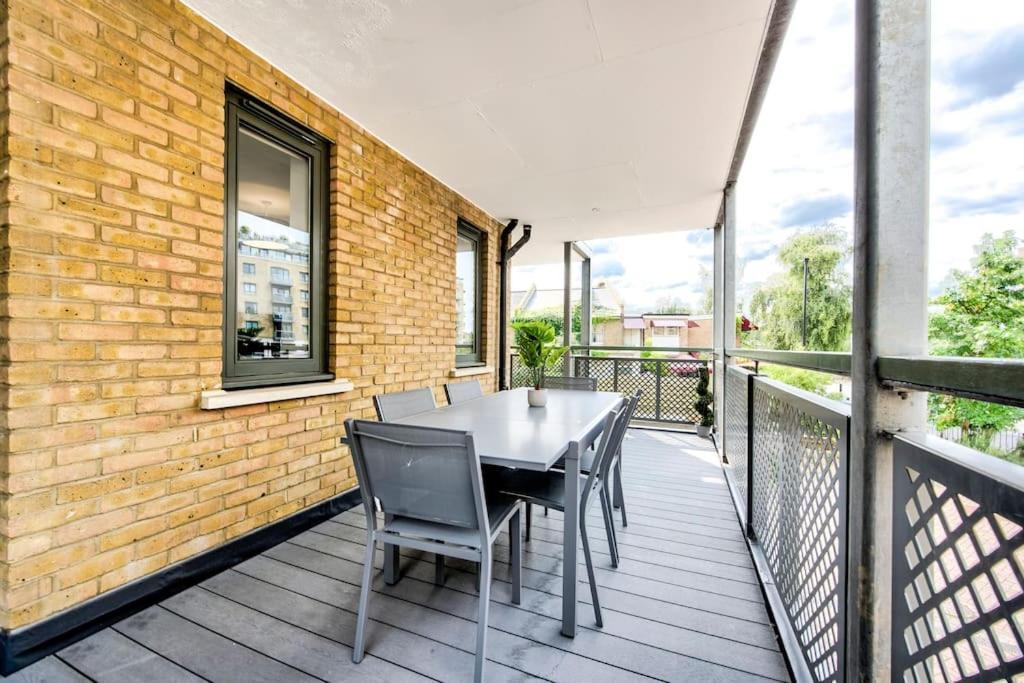 Apartment Kew Views 2br Apt By Riverside *