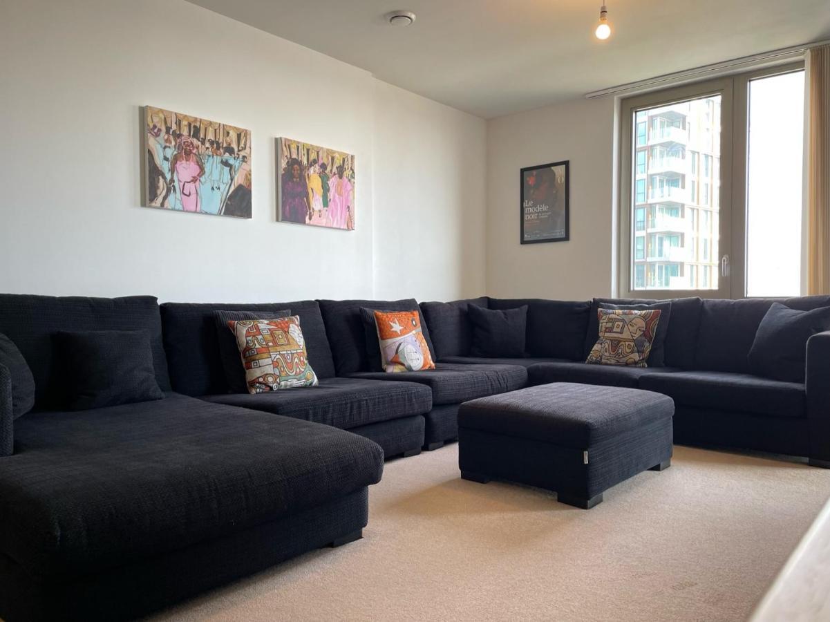 Spacious Flat In Manor House, * London