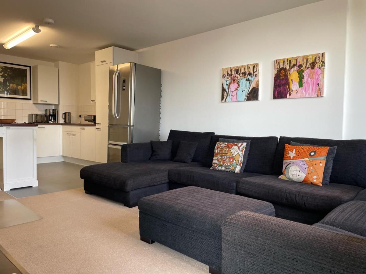 Spacious Flat In Manor House, Apartment