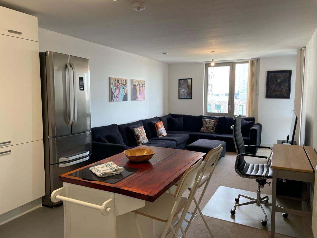 Spacious Flat In Manor House, * London