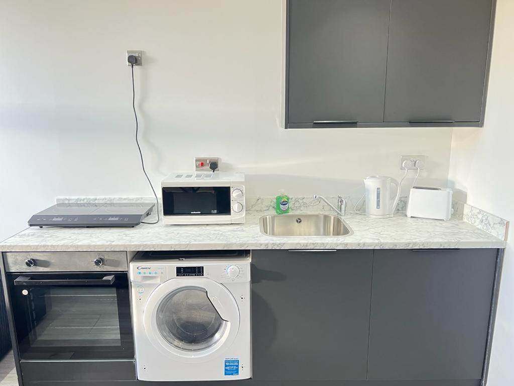 Studio Apartment *